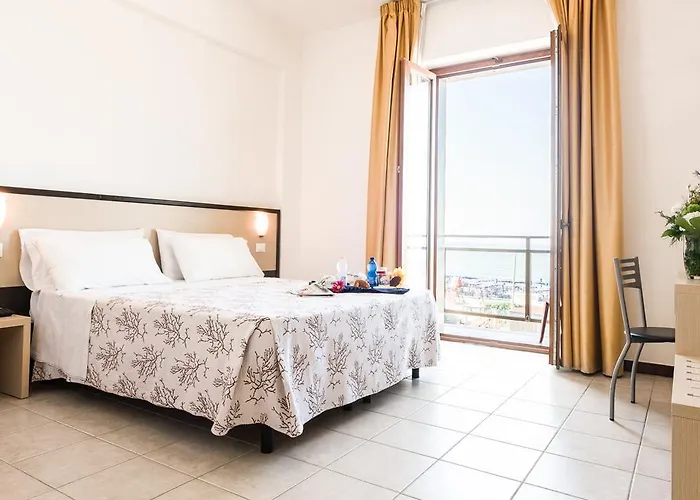 Rondine Hotel 3*