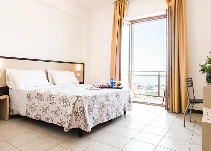 Rondine Hotel 3*