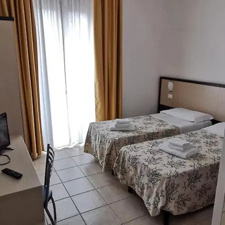 罗恩盯酒店 3* 马里内拉迪萨尔扎纳