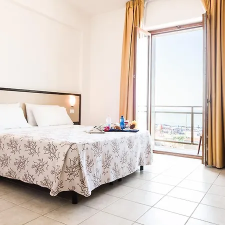 Rondine Hotel 3*
