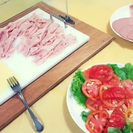罗恩盯酒店 酒店 马里内拉迪萨尔扎纳